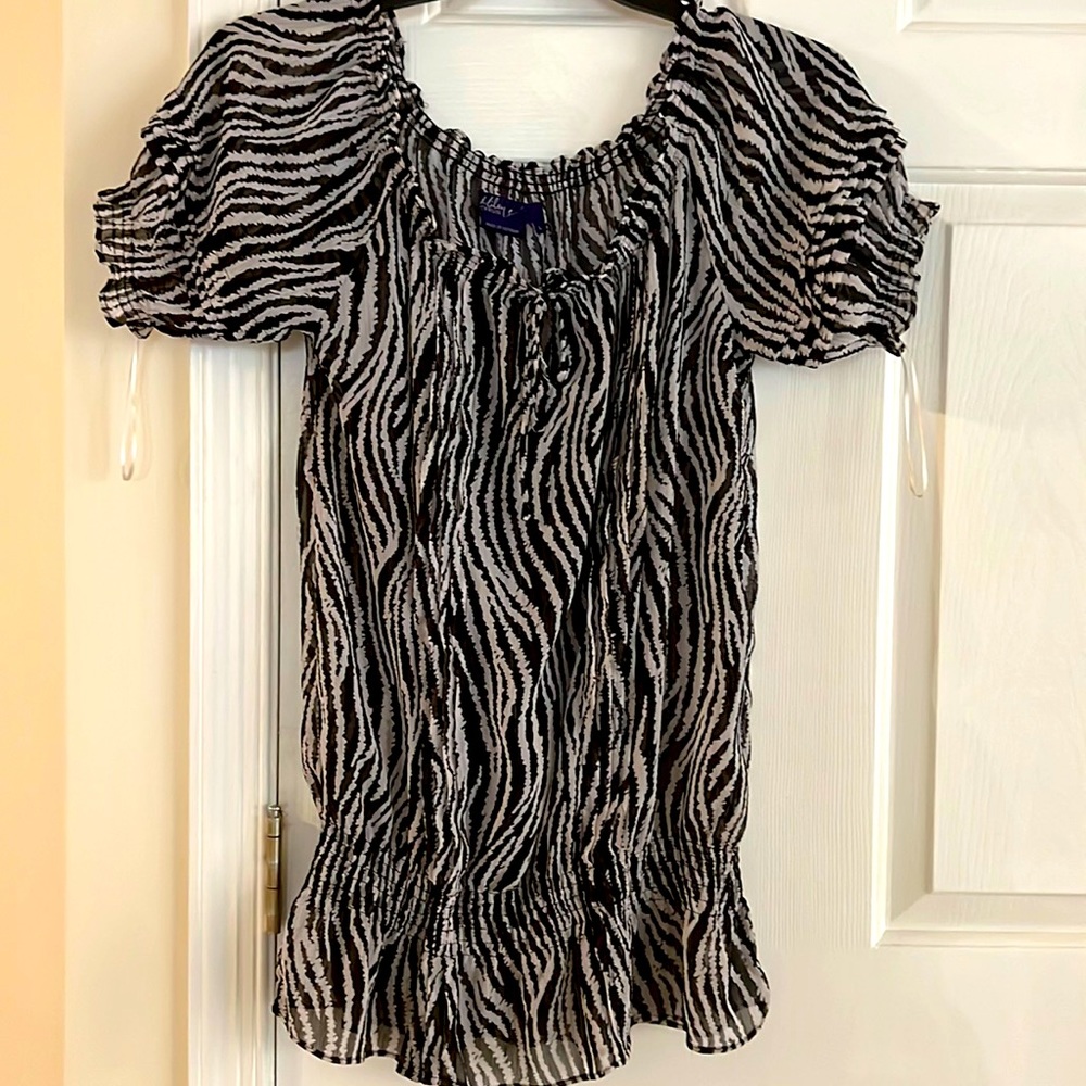 Beautiful Miley/Max  top very Comfortable
